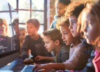 Top 5 Ways Online Coding Programs Prepare Students for Success news-04102024-211059