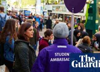 Decline in Disadvantaged Students Entering UK Universities: Causes and Solutions news-24102024-213005