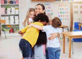 Gratitude in Art and Teaching: A Seasonal Exploration news-28112024-175454