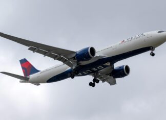 Tracking DL275: How Technology Diverted Delta Flight at LAX Delta Flight DL275 diverted, DL275 LAX diversion, Delta emergency landing LAX, DL275 flight update, Delta diverted flight news, DL275 incident report, LAX airport flight diversion